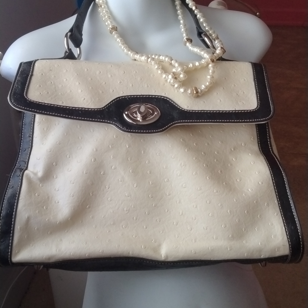 Elite leather ostrich designer Sz 13x10x3. 5 compartments $40 Free Belt or scarf